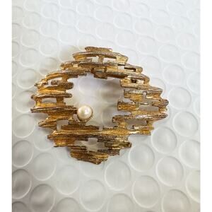 Vintage Brushed Gold Brooch with Pearl Accent